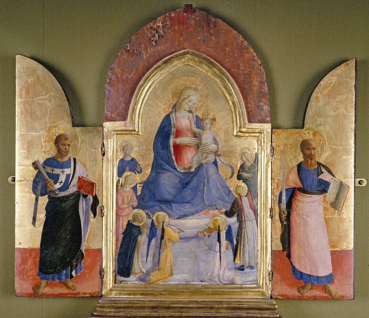A Virgem e o Menino com Anjos e Santos Dominicanos, São Pedro (à esquerda) e São Paulo (à direita) (têmpera e douração no painel) de Fra Angelico