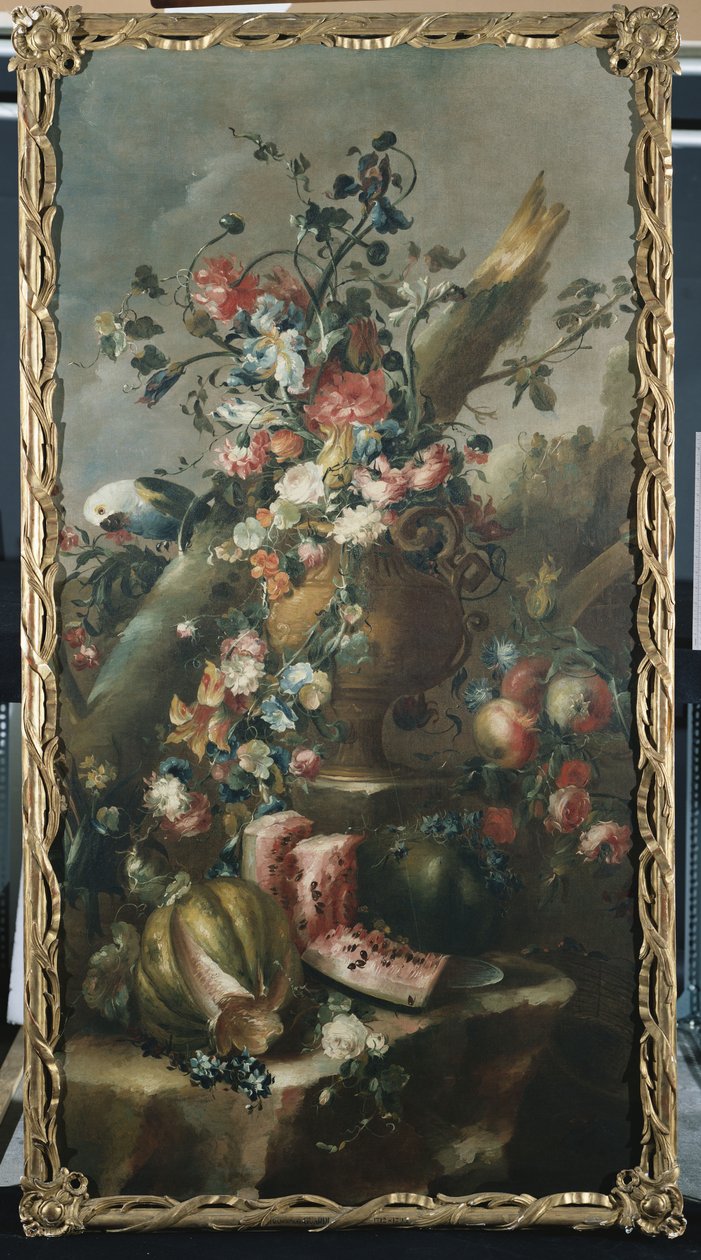 Flores em uma urna esculpida, com melões e papagaio de Francesco Guardi