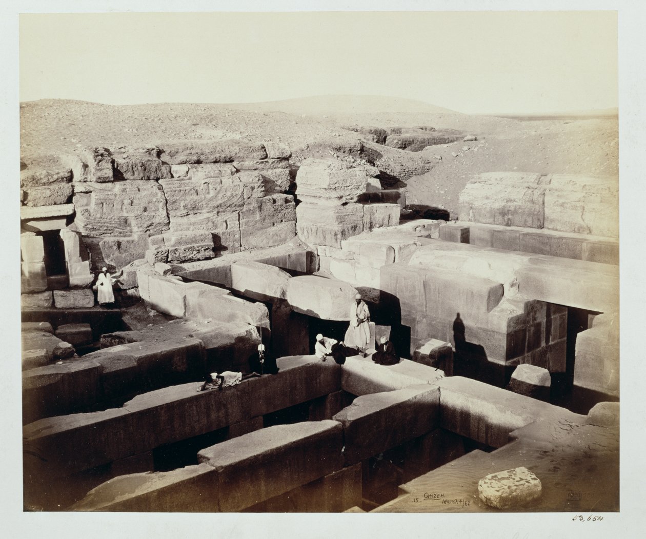 Um templo escavado no sopé da Esfinge, 4 de março de 1862 de Francis Bedford