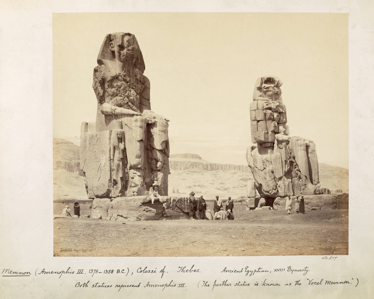 Os Colossos de Memnon, estátuas de Amenhotep III, XVIII dinastia, c.1375-1358 aC, Tebas, 1862 (foto sépia) de Francis Bedford