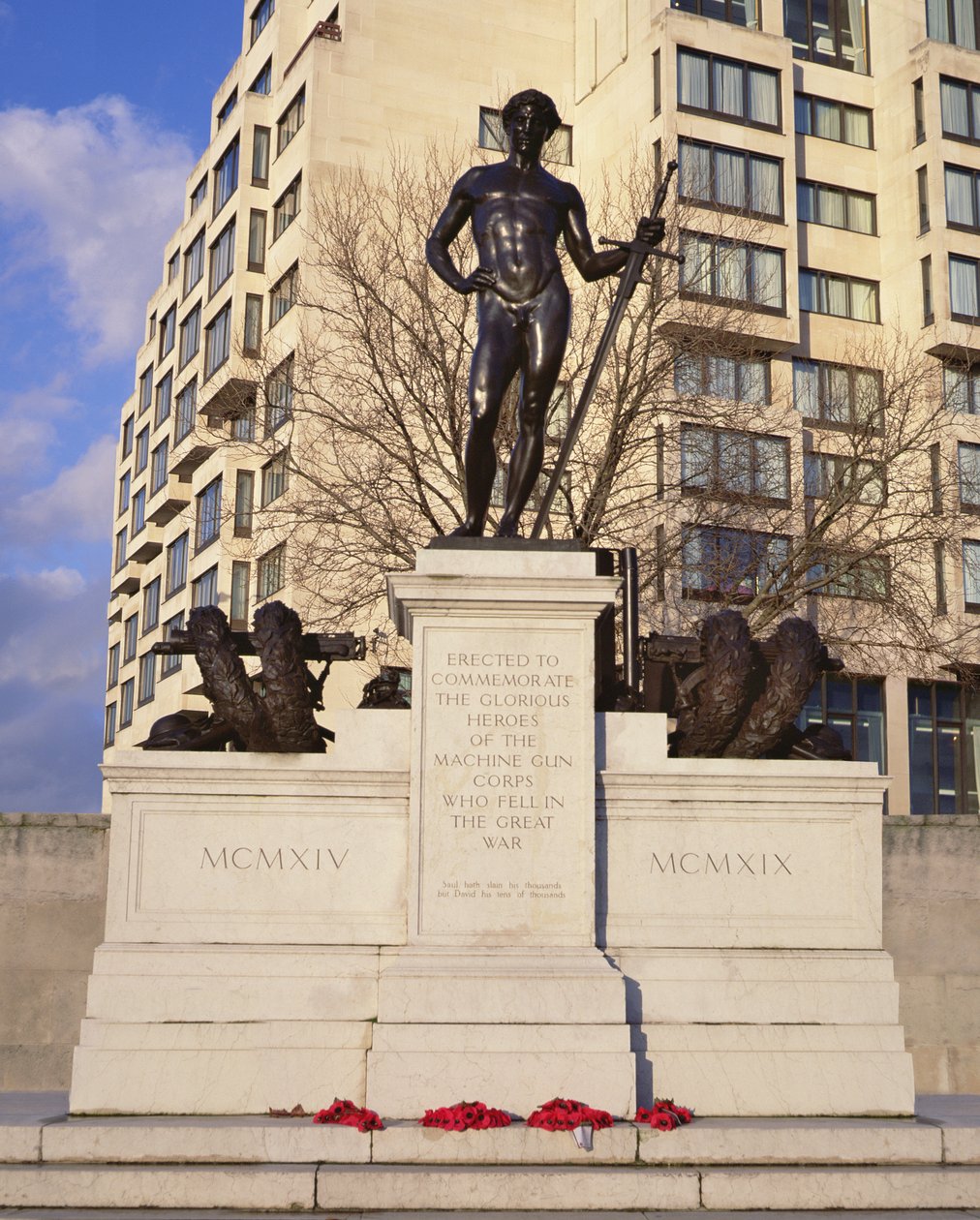 Memorial do Corpo de Metralhadora, 1925 (bronze) de Francis Derwent Wood
