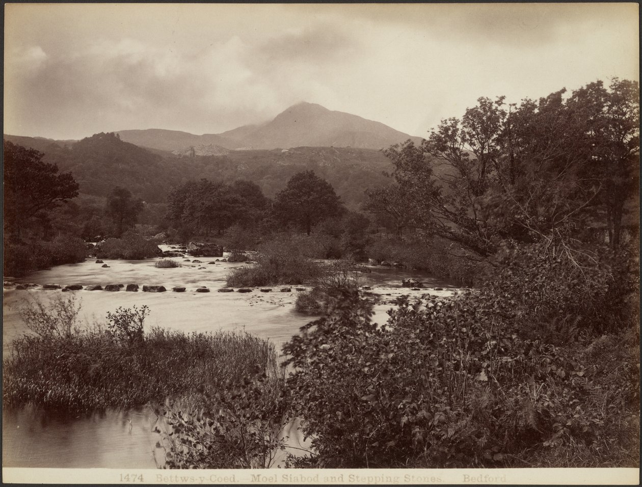 Bettws-y-Coed. Moel Siabod e pedras de passagem de Francis Bedford