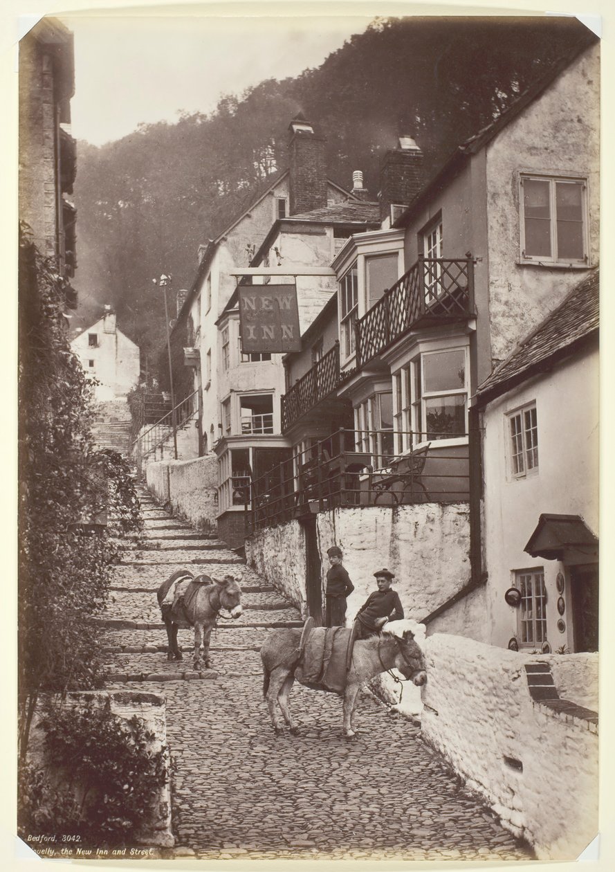 Clovelly, New Inn and Street, 186094. de Francis Bedford