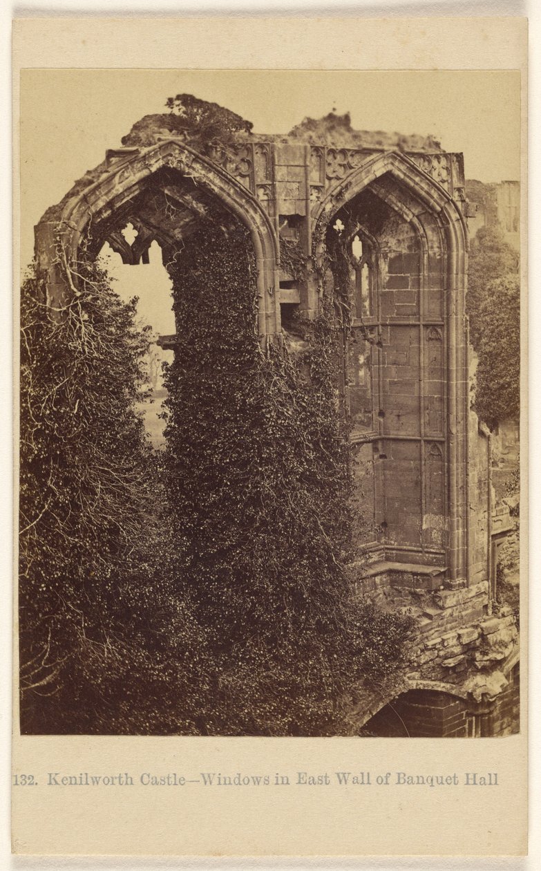 Castelo de Kenilworth - janelas na parede oriental da sala de banquetes de Francis Bedford