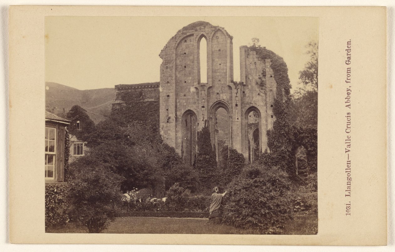 Llangollen - Abadia de Valle Crucis, vista do jardim de Francis Bedford