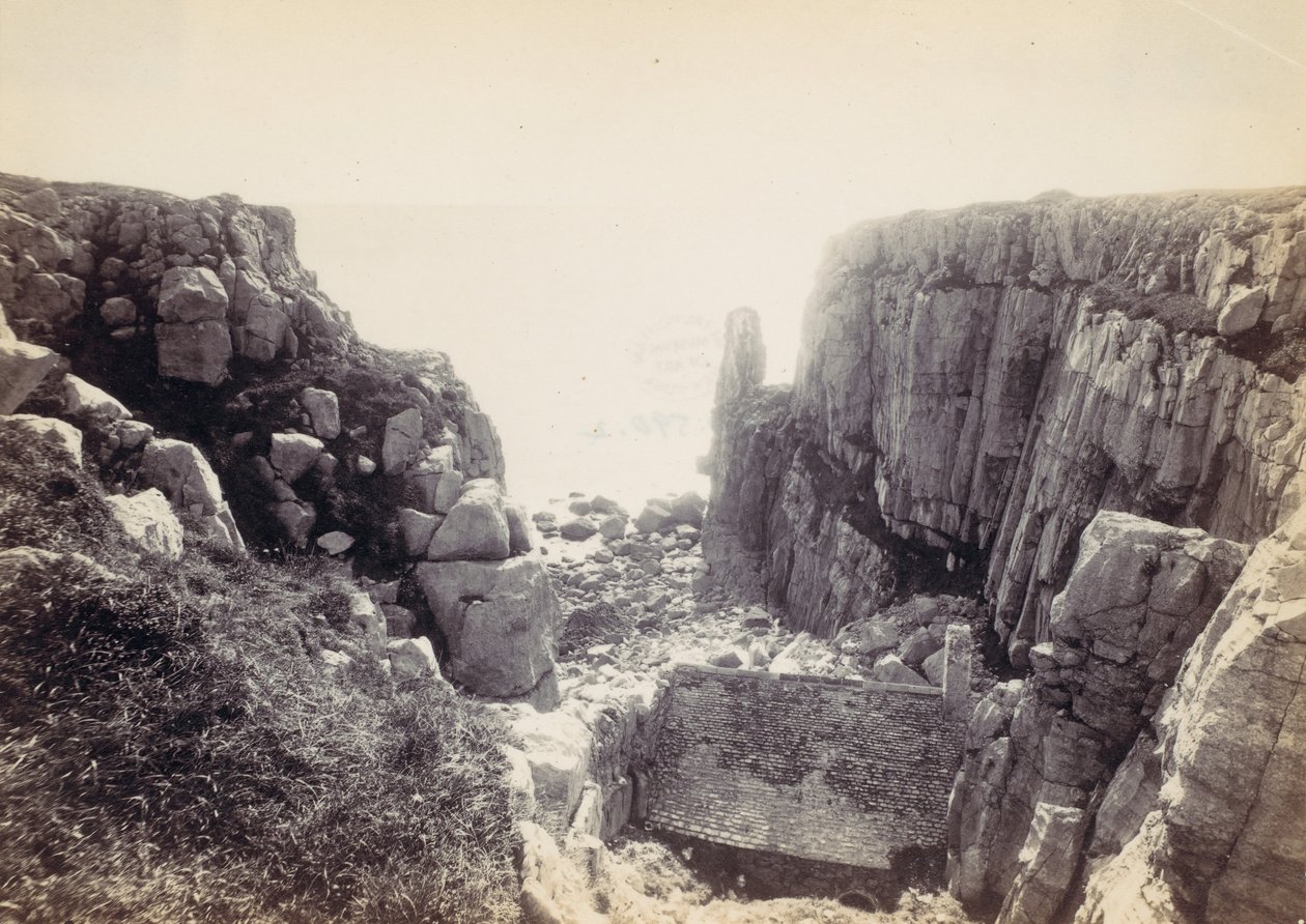 [Entrada rochosa com Seascape], década de 1870. de Francis Bedford