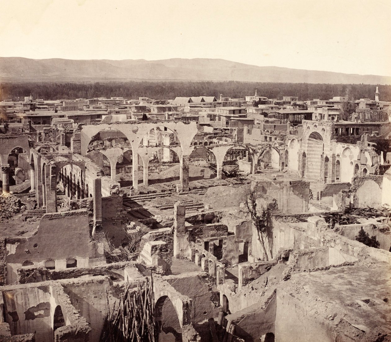 Ruínas do bairro cristão, mostrando os restos da igreja grega, Damasco de Francis Bedford