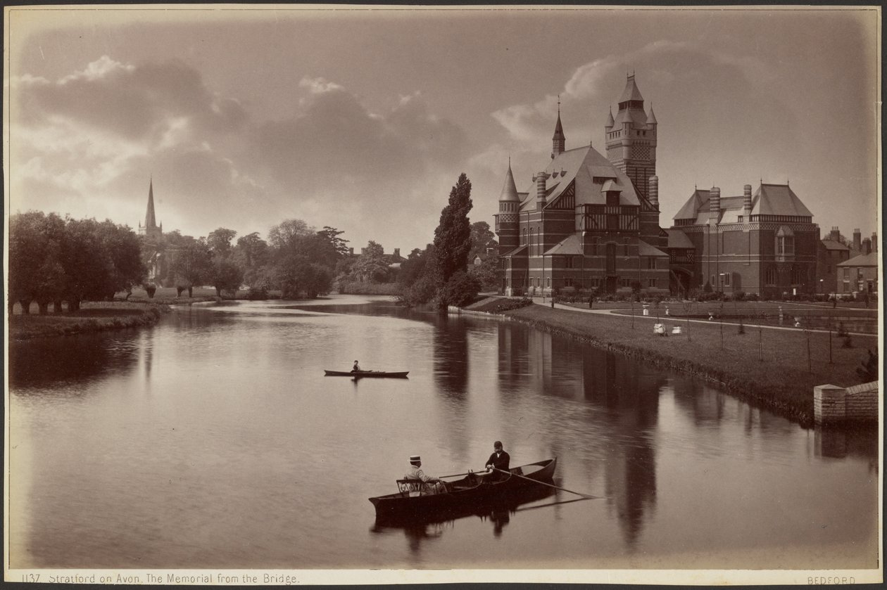 Stratford upon Avon. O monumento visto da ponte de Francis Bedford