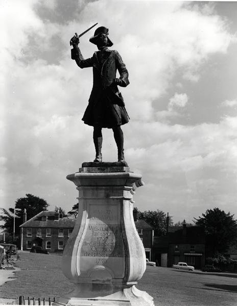 Estátua do Major General James Wolfe (1727-59) (bronze) (foto a p/b) de Francis Derwent Wood