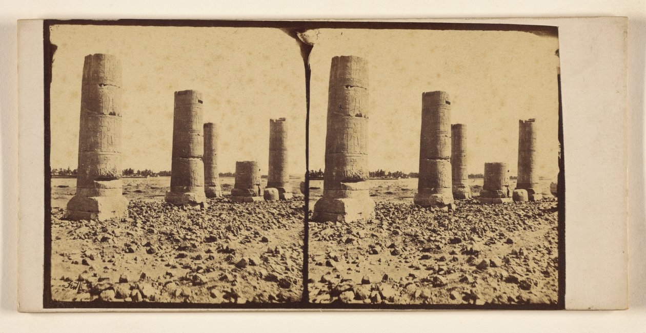 Colunas despidas no deserto, possivelmente em Tebas de Francis Frith