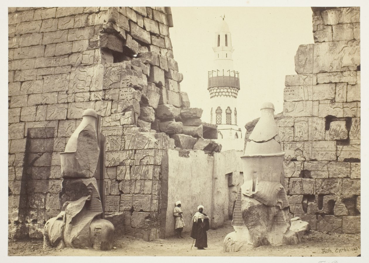 Entrada do Grande Templo, Luxor de Francis Frith