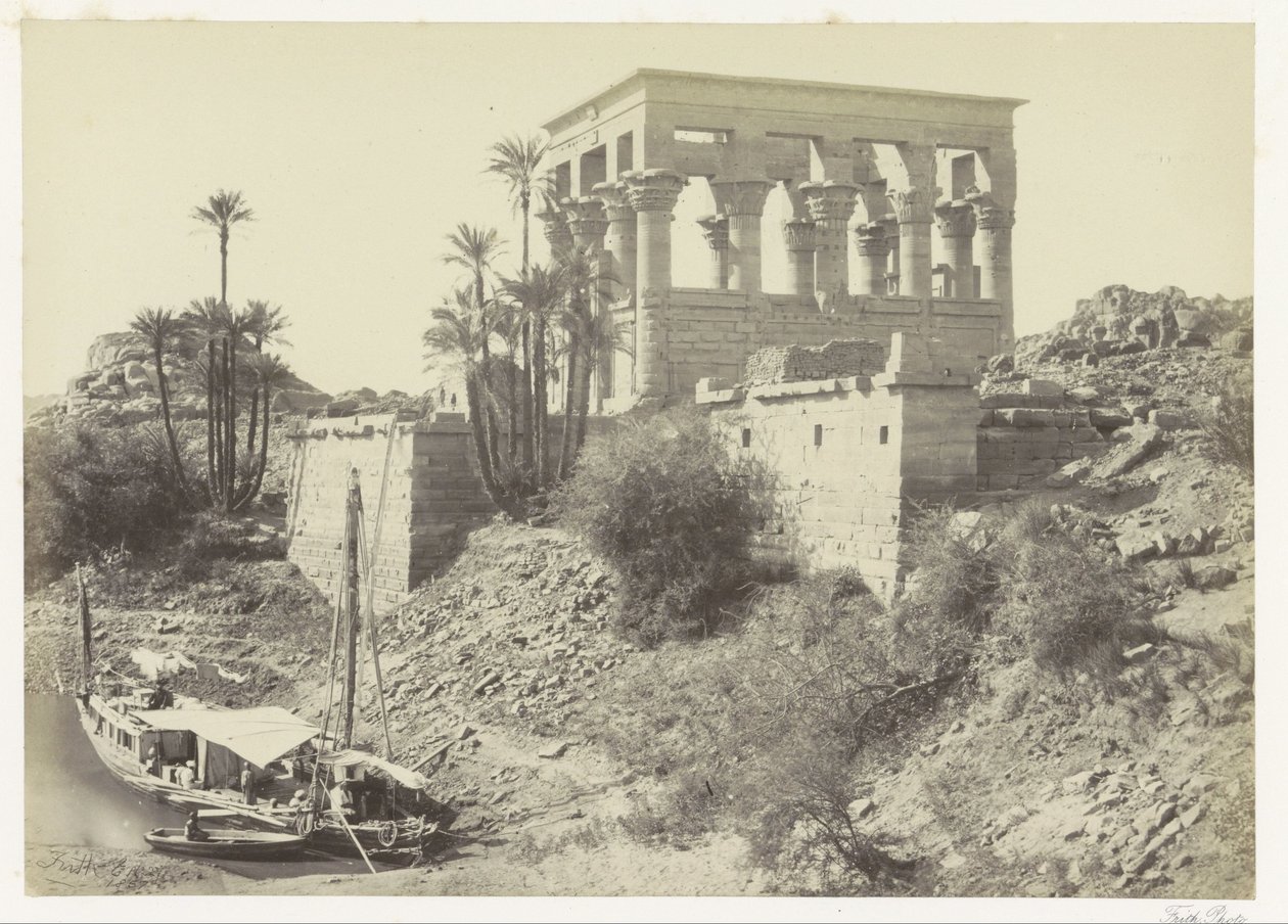 Quiosque de Trajano na Ilha de Philae no Nilo Cama do Faraó, Ilha de Philae (título no objeto) de Francis Frith