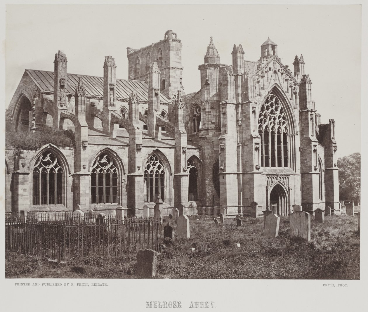 Melrose Abbey, c.1857 (impressão albuminada) de Francis Frith