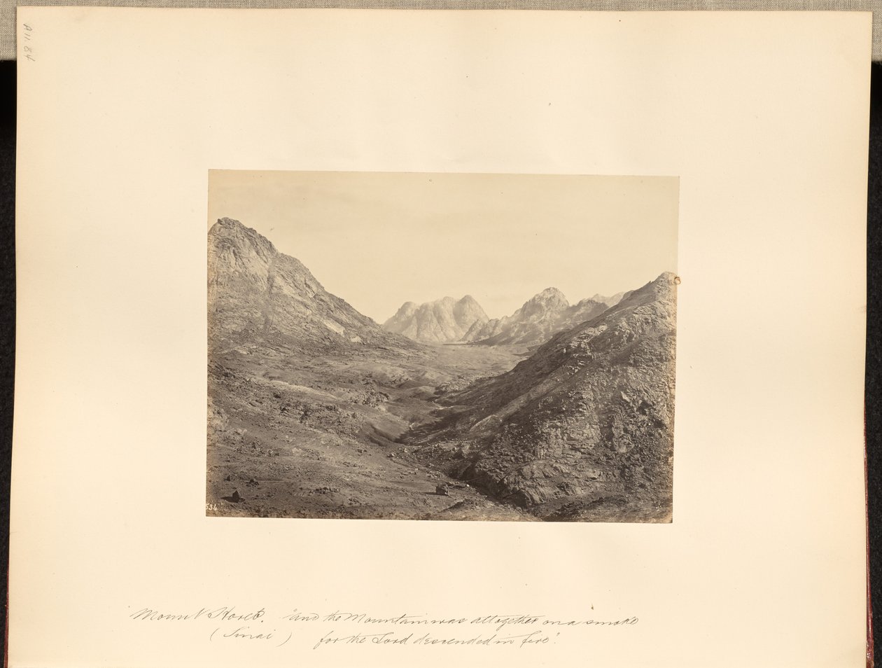 Monte Horeb (Sinai), "e o monte fumegava todo, porque o Senhor descia em fogo". de Francis Frith