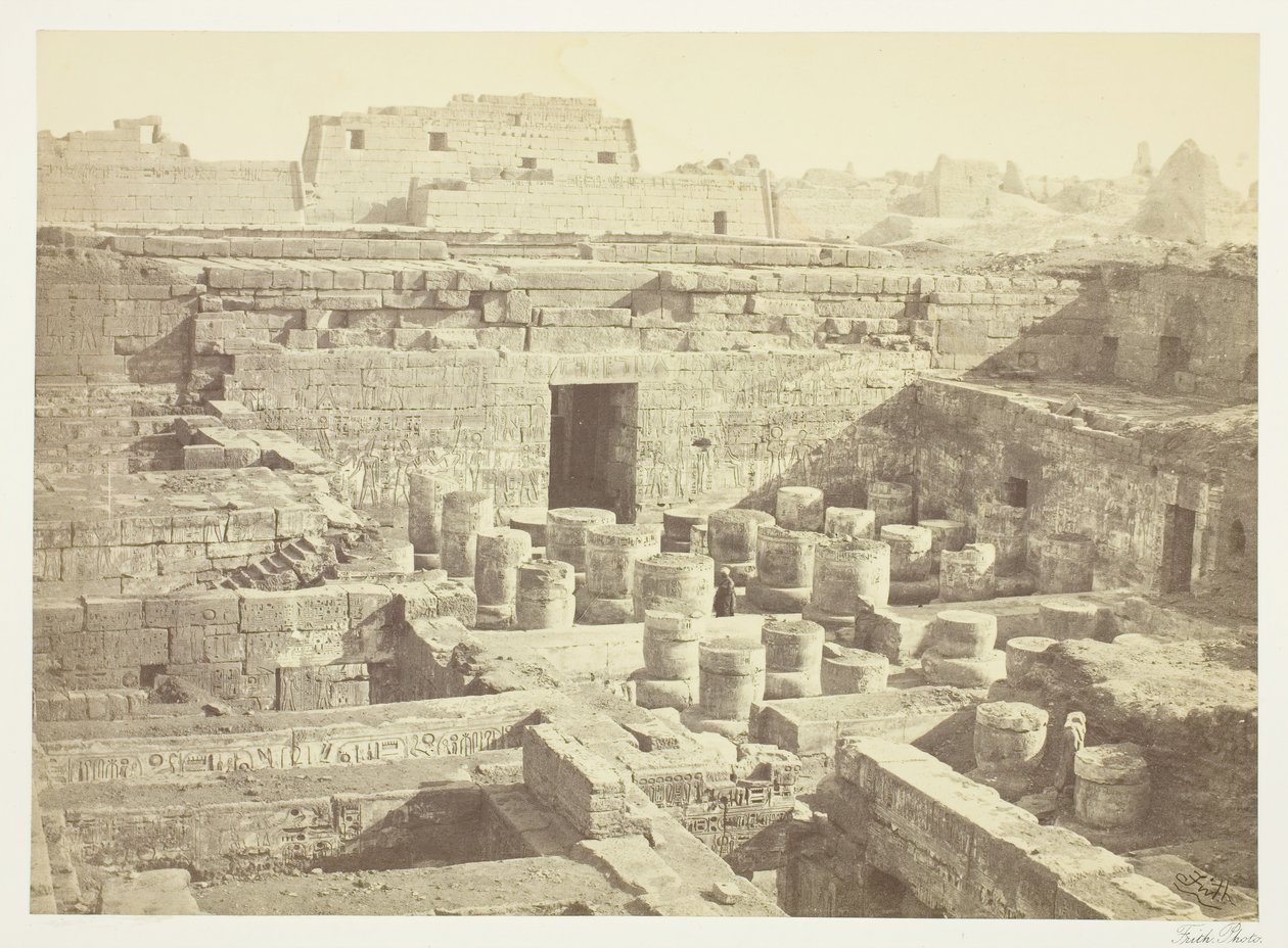 Nova escavação em Medinet-Haboo, 1860, impressa em 1862. de Francis Frith