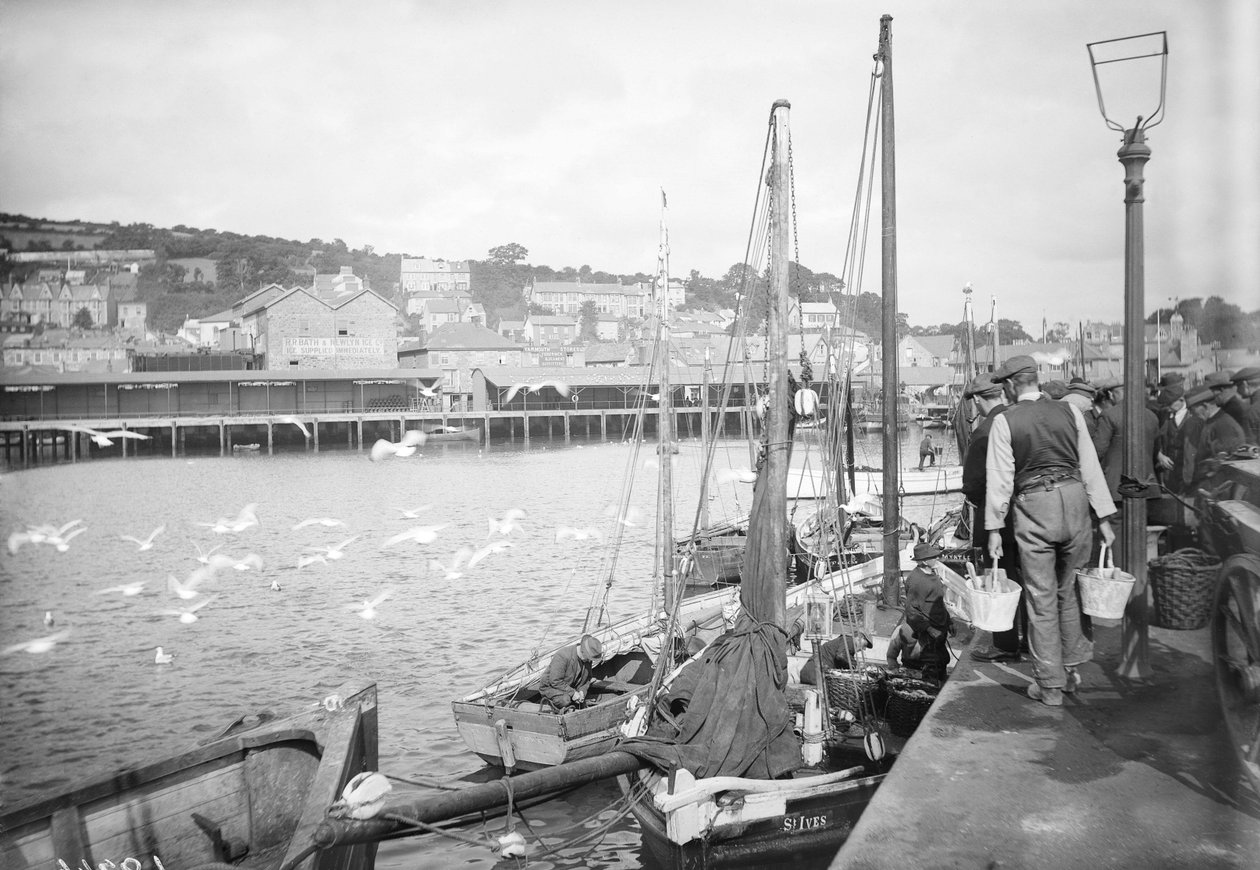 Porto de Newlyn e cais de peixe, Cornwall de Francis Frith