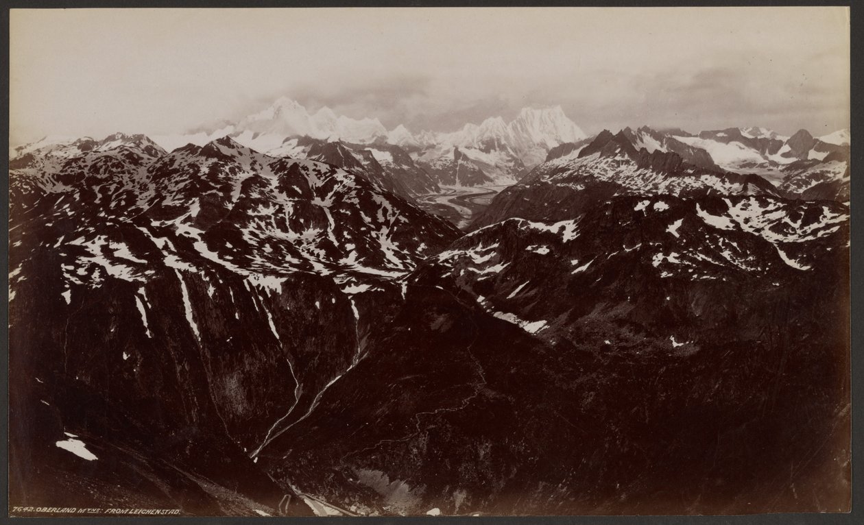 As montanhas de Oberland a partir de Leichenstad de Francis Frith