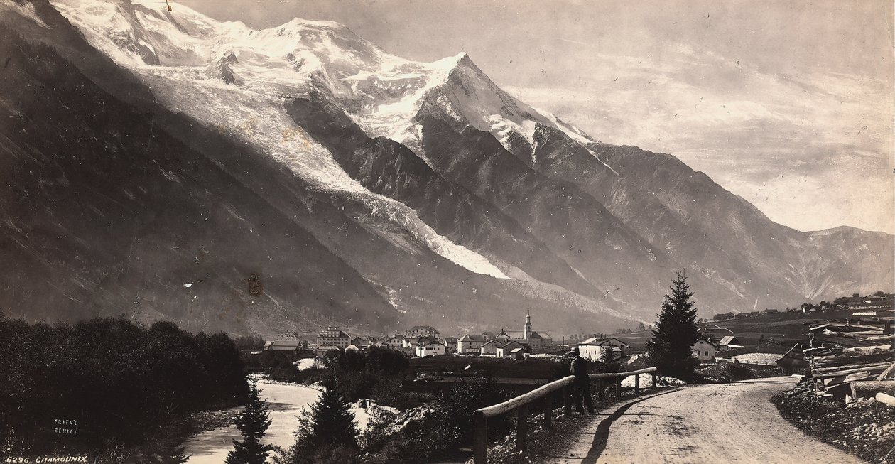 Vista panorâmica de Chamonix-Mont Blanc, na França de Francis Frith