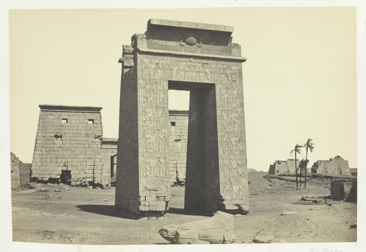 Gateway esculpido, Karnac, 1857. de Francis Frith