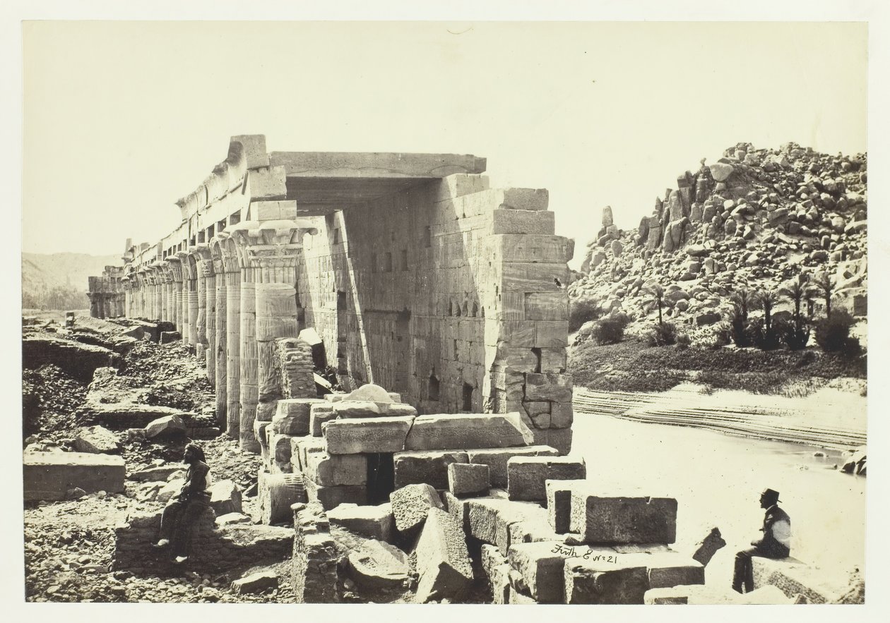 A Colunata, Ilha de Philæ, 1857. de Francis Frith