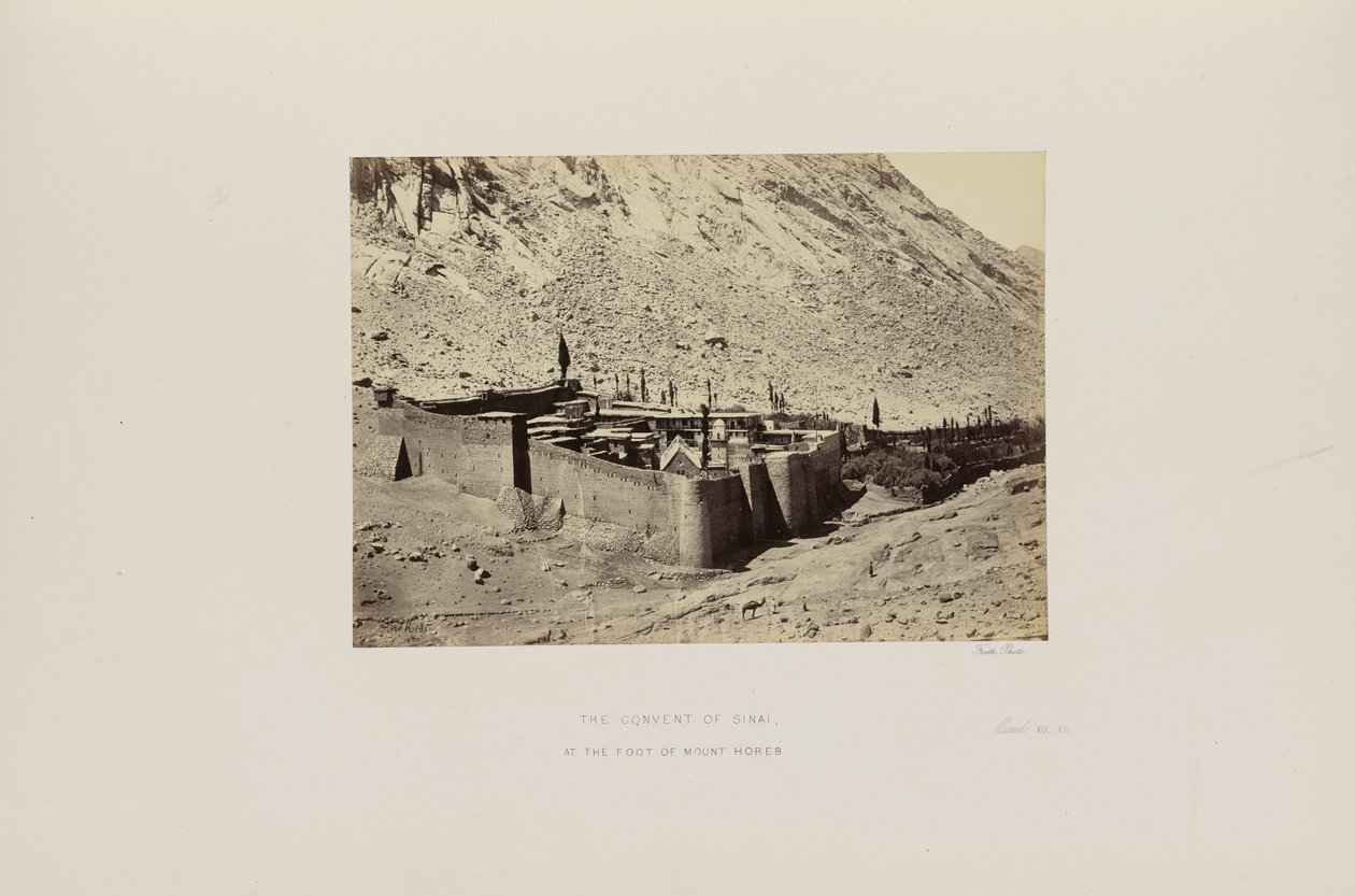 O convento do Sinai, no sopé do monte Horeb de Francis Frith