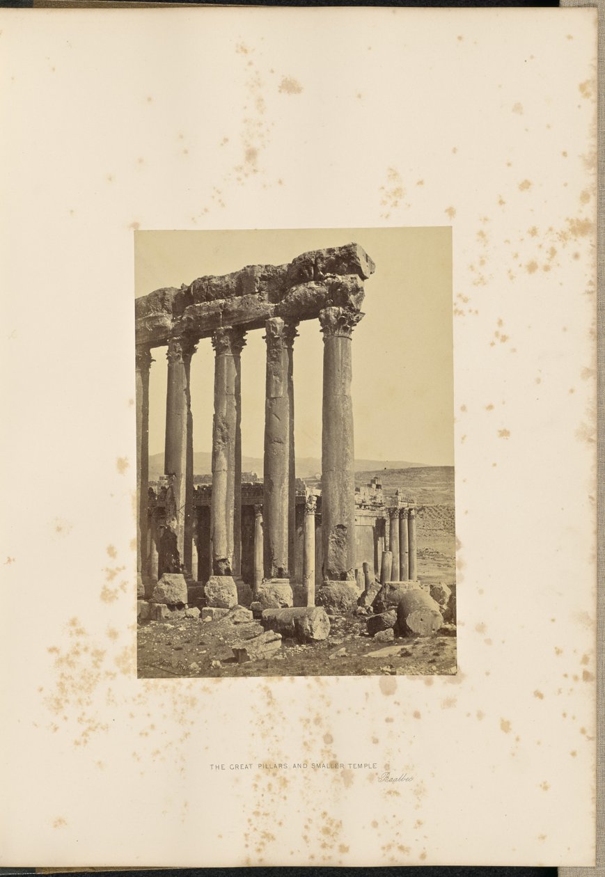 Os Grandes Pilares e o Templo Menor, Baalbec de Francis Frith