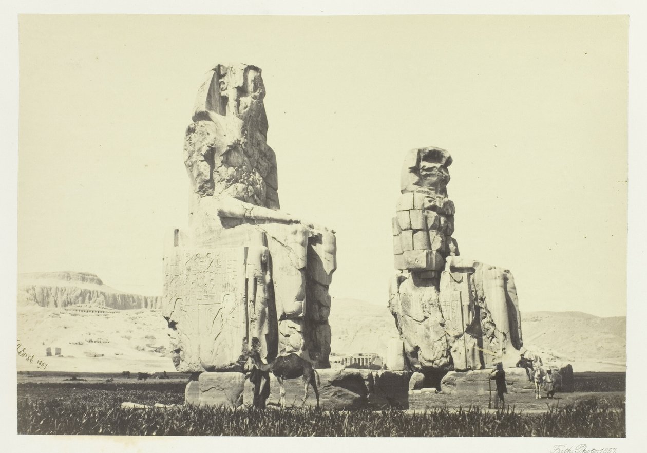 As estátuas de Memnon, planície de Tebas de Francis Frith