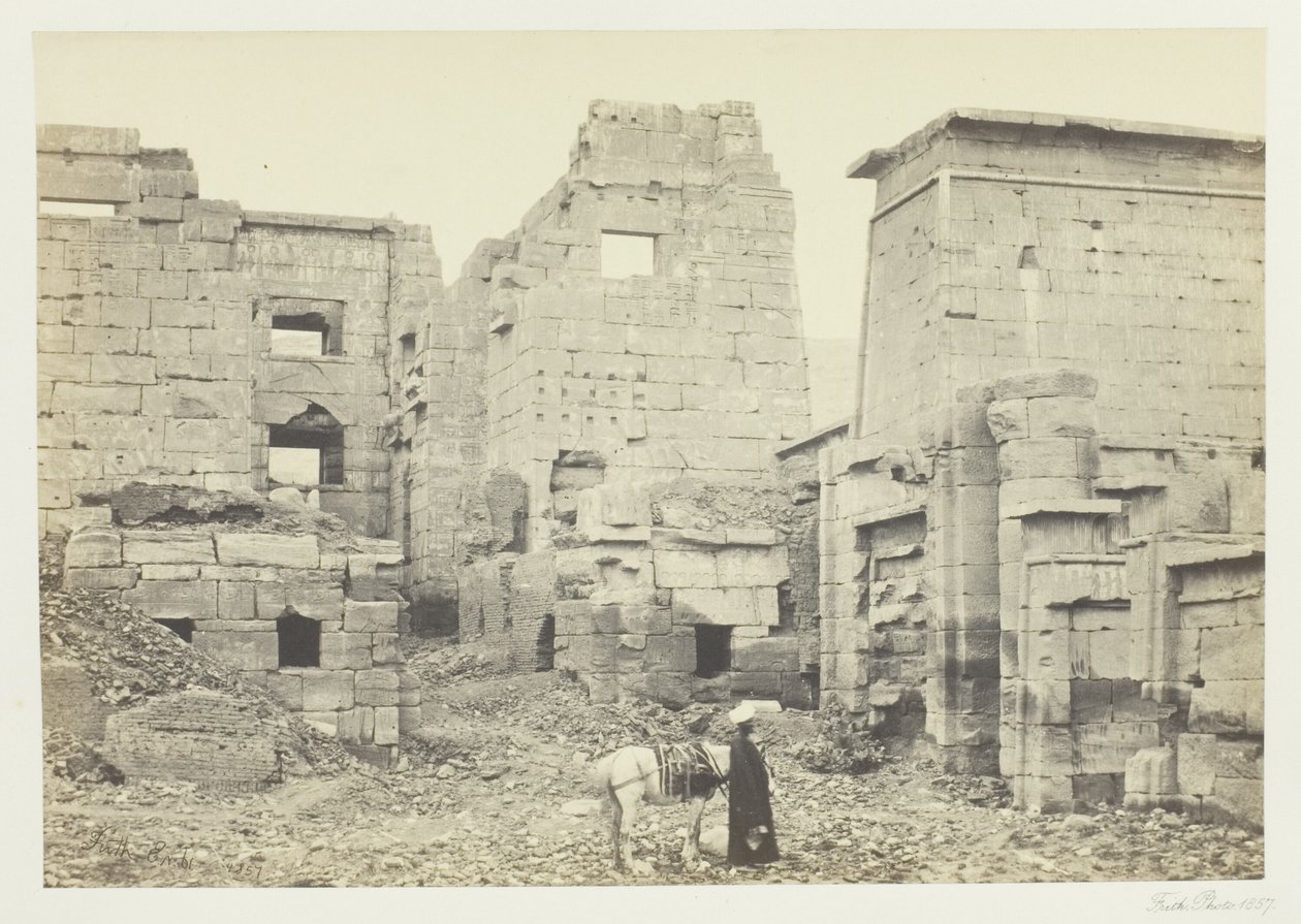 O Palácio do Templo, Medinet Haboo de Francis Frith