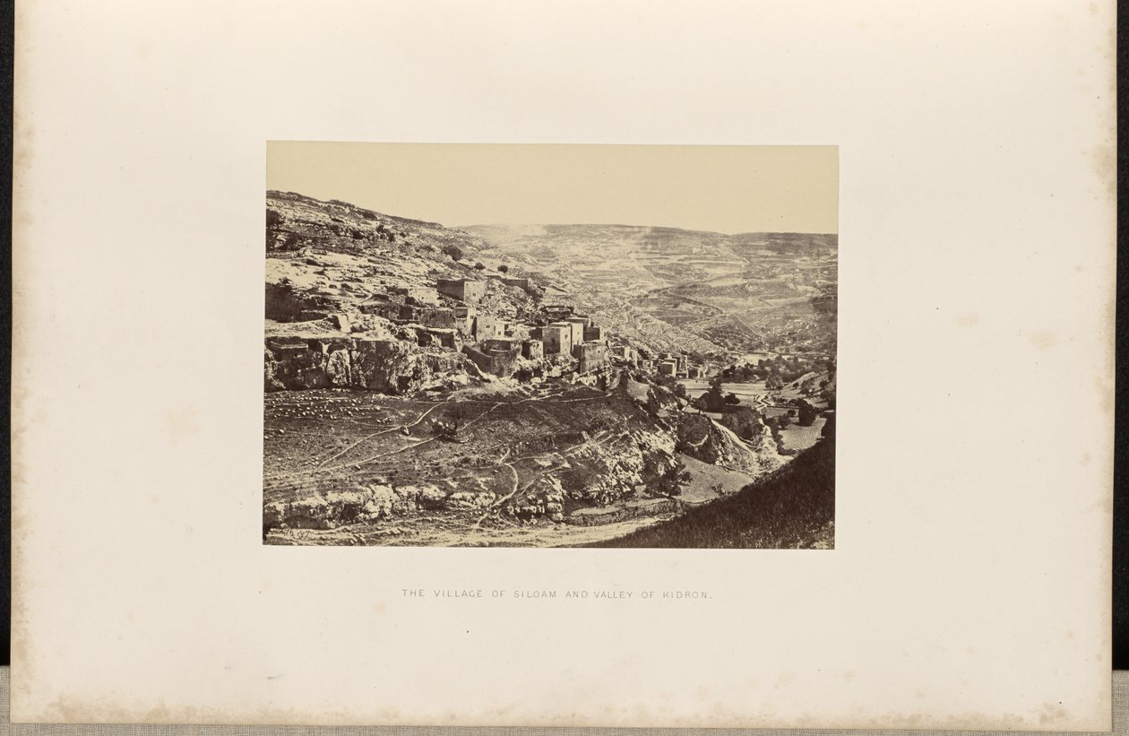 A Aldeia de Siloé e o Vale de Cedron. de Francis Frith