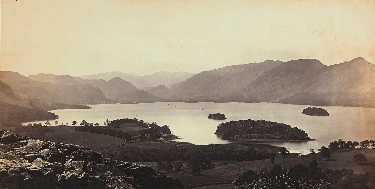 O lago perto de Derwentwater na Grã-Bretanha. de Francis Frith