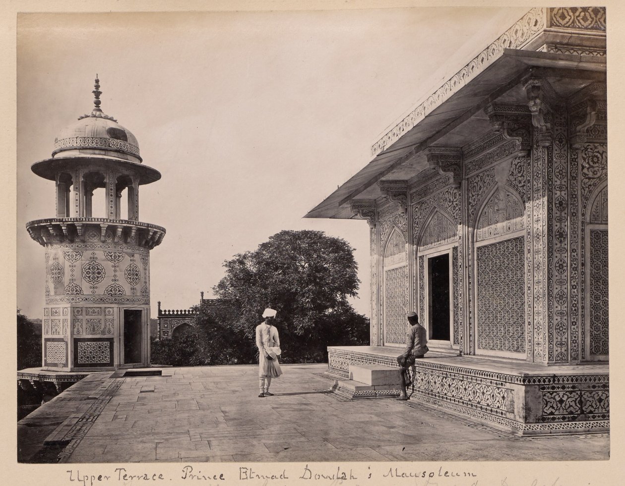 Terraço superior, príncipe Etmad Dowlah; mausoléu, Agra de Francis Frith