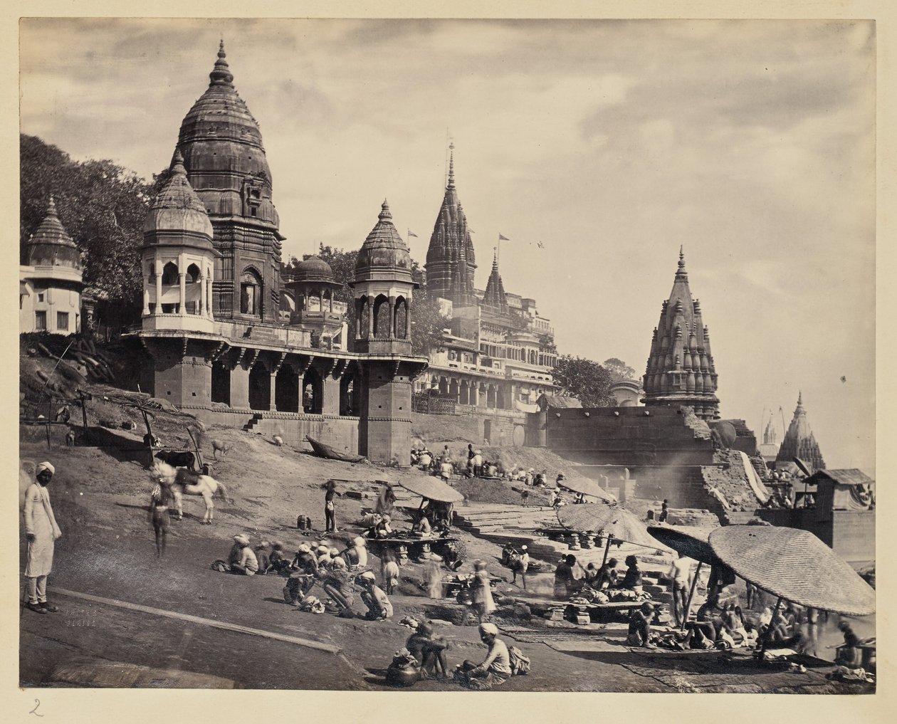 [margem do rio Ganges e Manikarnika Ghat] de Francis Frith and Co.