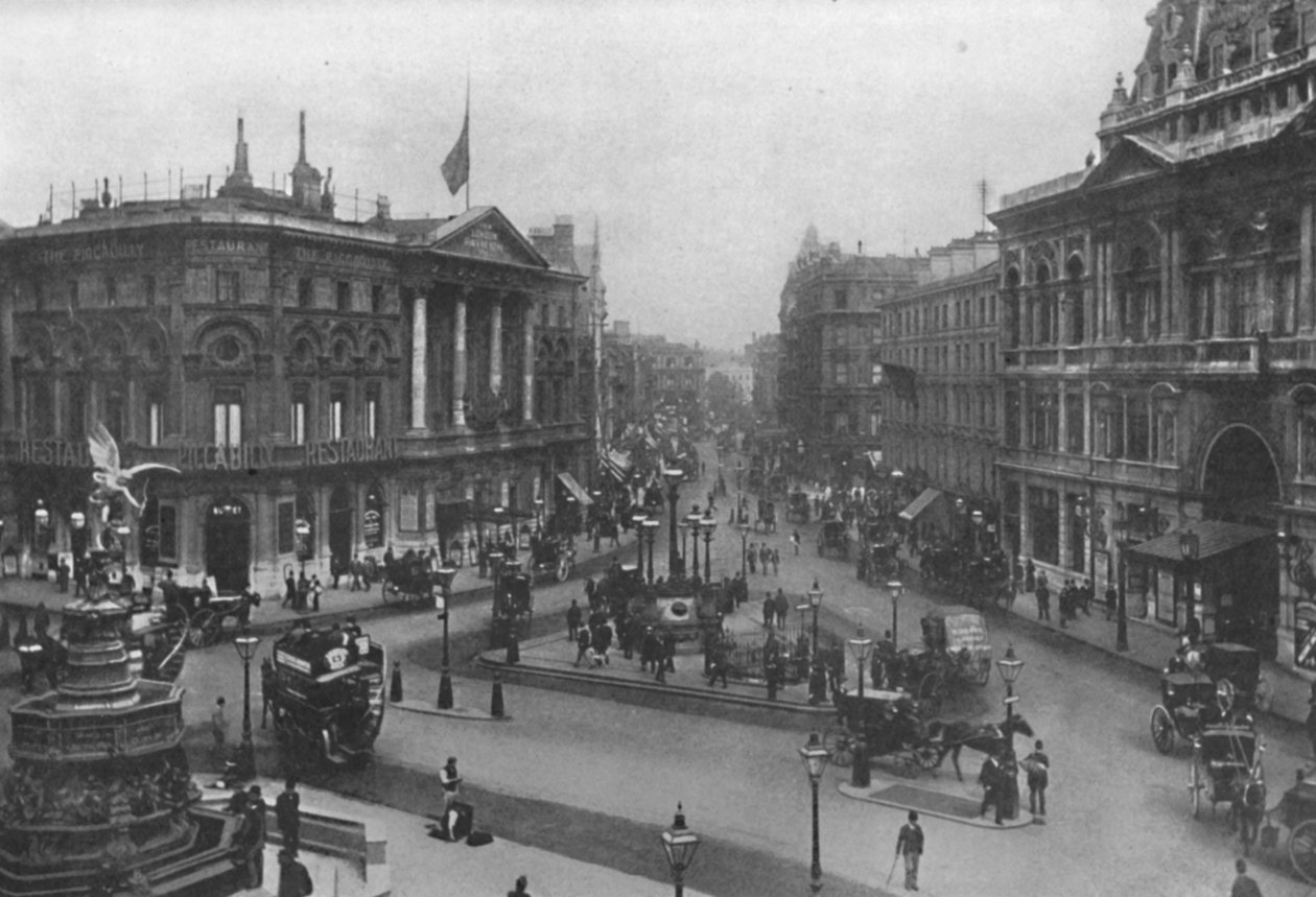 Piccadilly Circus, 1909. de Frith and Co