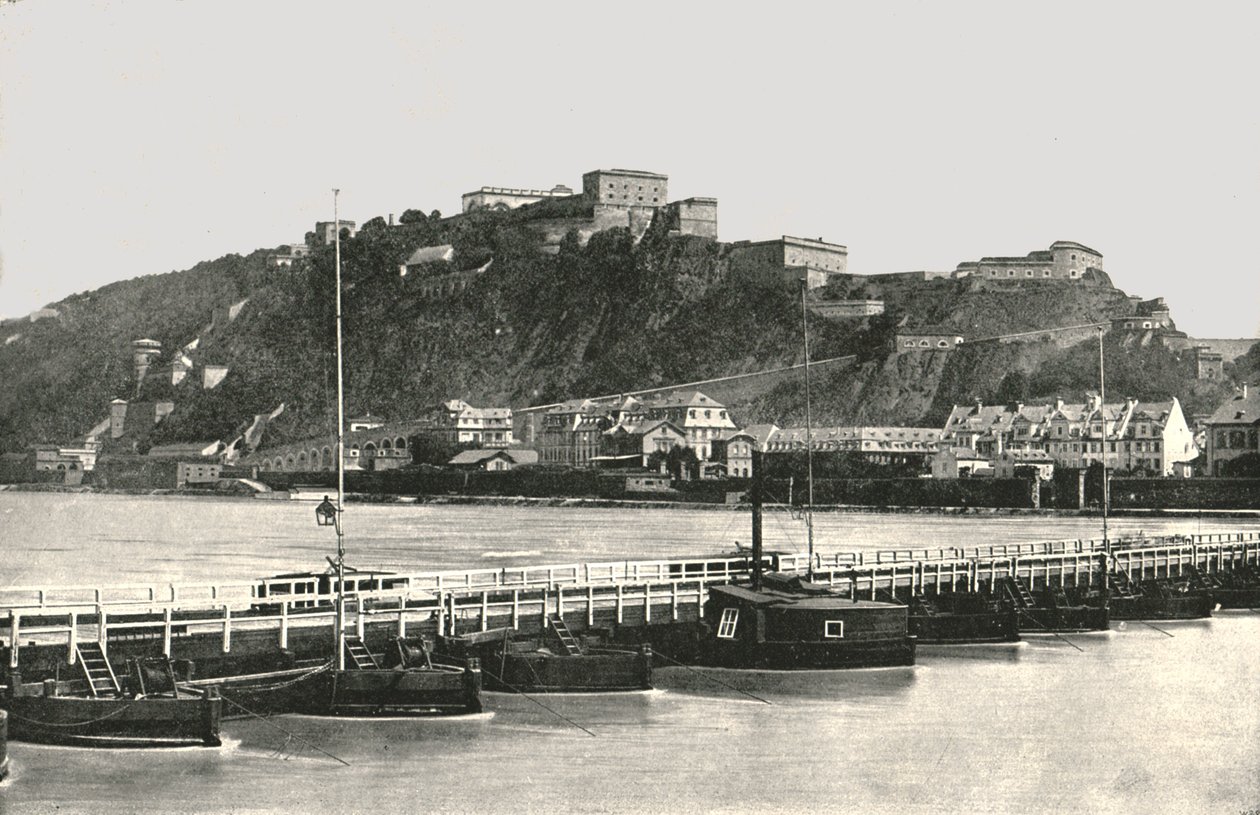A fortaleza de Ehrenbreitstein no Reno, Alemanha, 1895. de Frith and Co