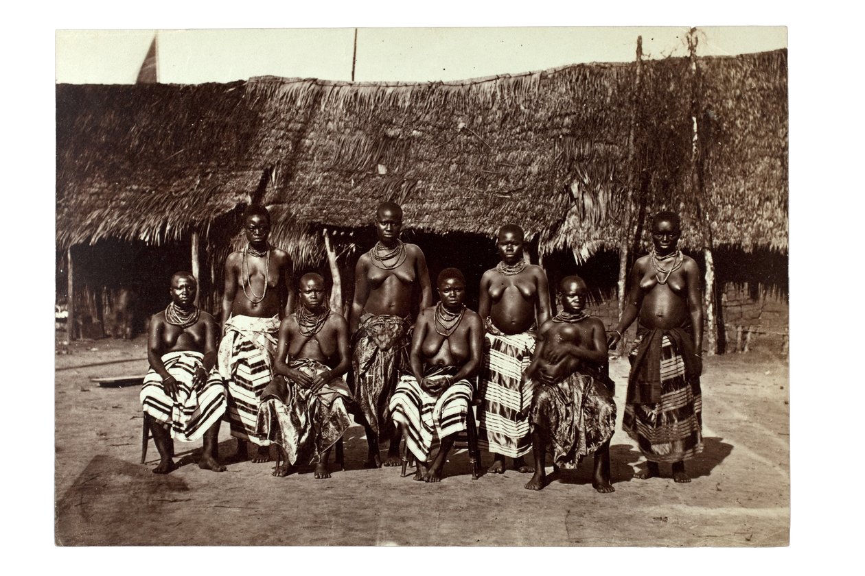 Esposas do Rei George, Opobo, perto de Calabar, Nigéria, c.1870 (impressão de albume) de Francis W. Joaque