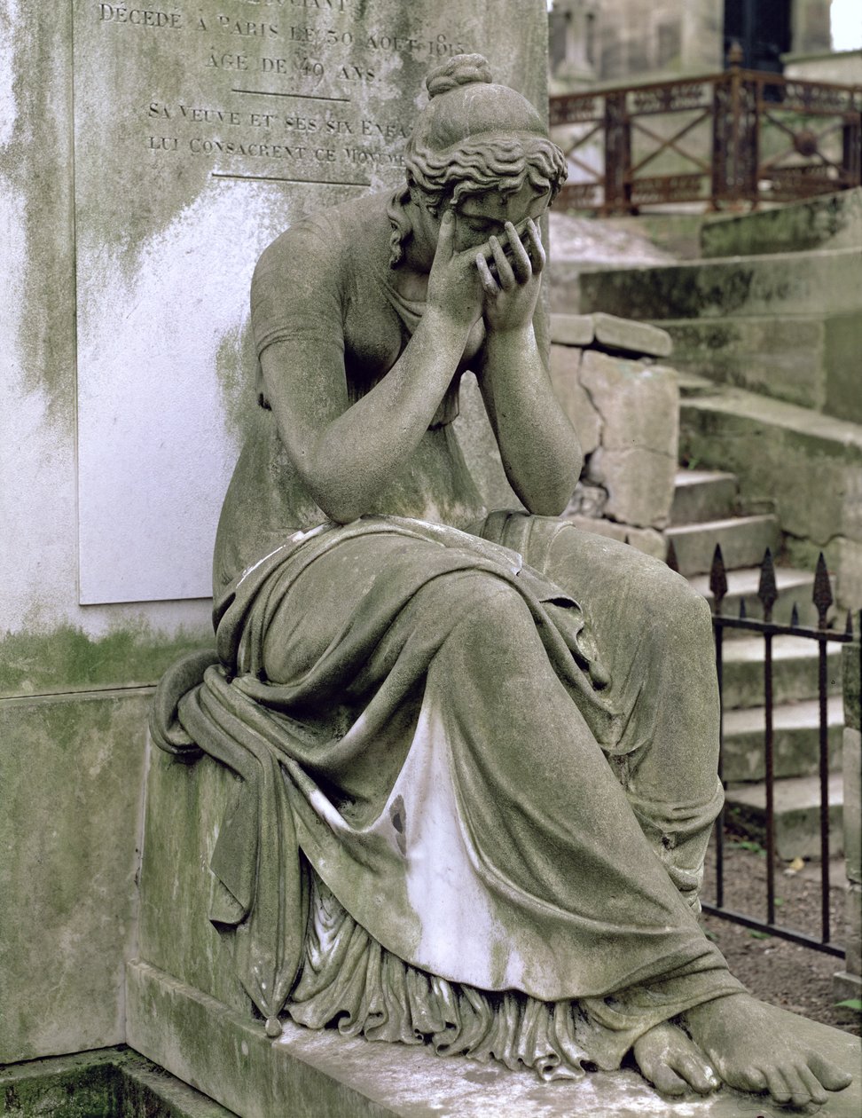 Figura do luto, do túmulo de Pierre Gareau (d.1815) (mármore) de Francois Dominique Aime Milhomme