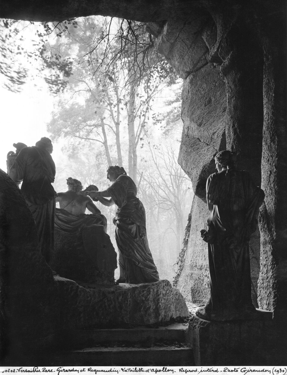 Apolo Tendido pelas Ninfas no bosquet das Termas de Apolo, destinado à Gruta de Thetis, executado com a ajuda de Thomas Regnaudin (1622-1706) 1666-75 (mármore) de Francois Girardon