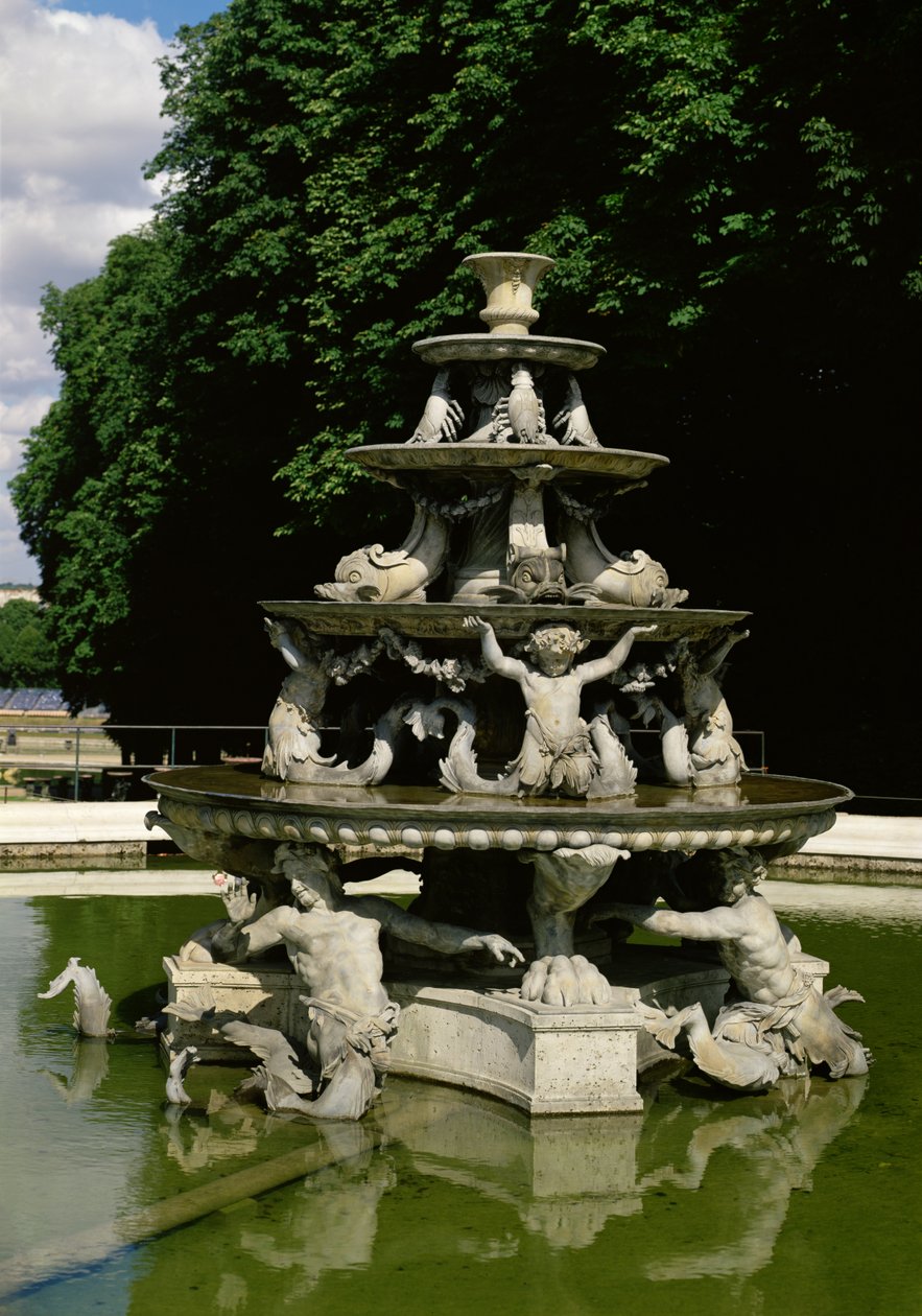 Fonte da pirâmide de Francois Girardon