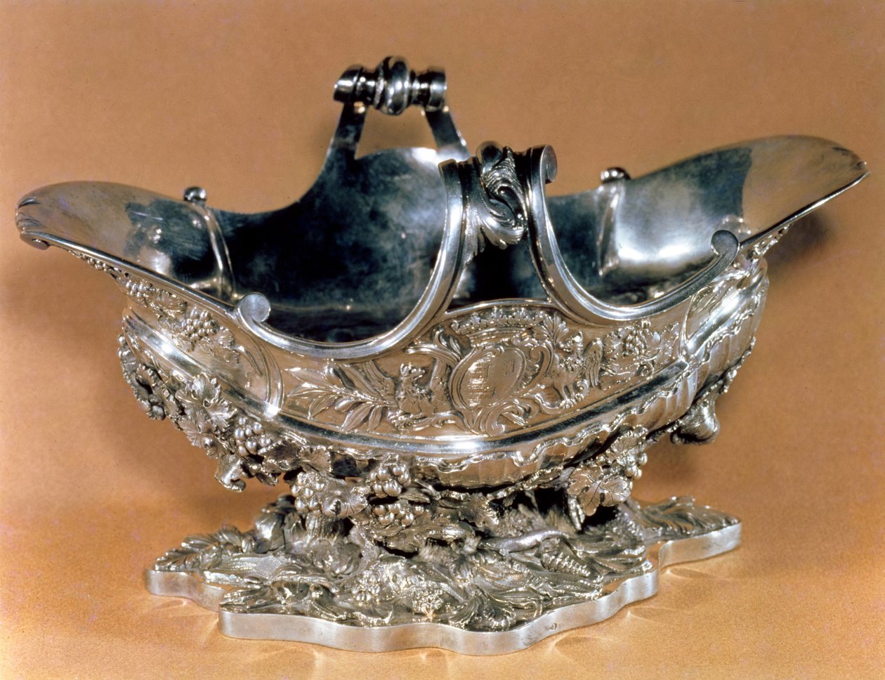 Molho de barco feito para a mesa da sra. de Pompadour, portando seu brasão, Paris, 1745-55 (prata e dourado) de Francois Joubert