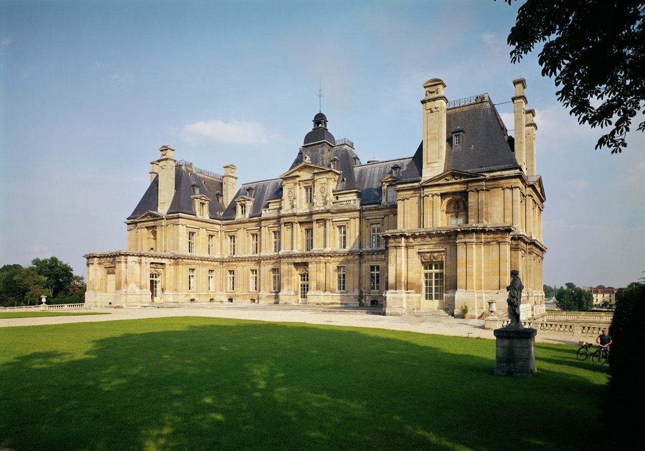 Vista da fachada oeste do Chateau de Maisons-Laffitte, construída 1642-51 de Francois Mansart
