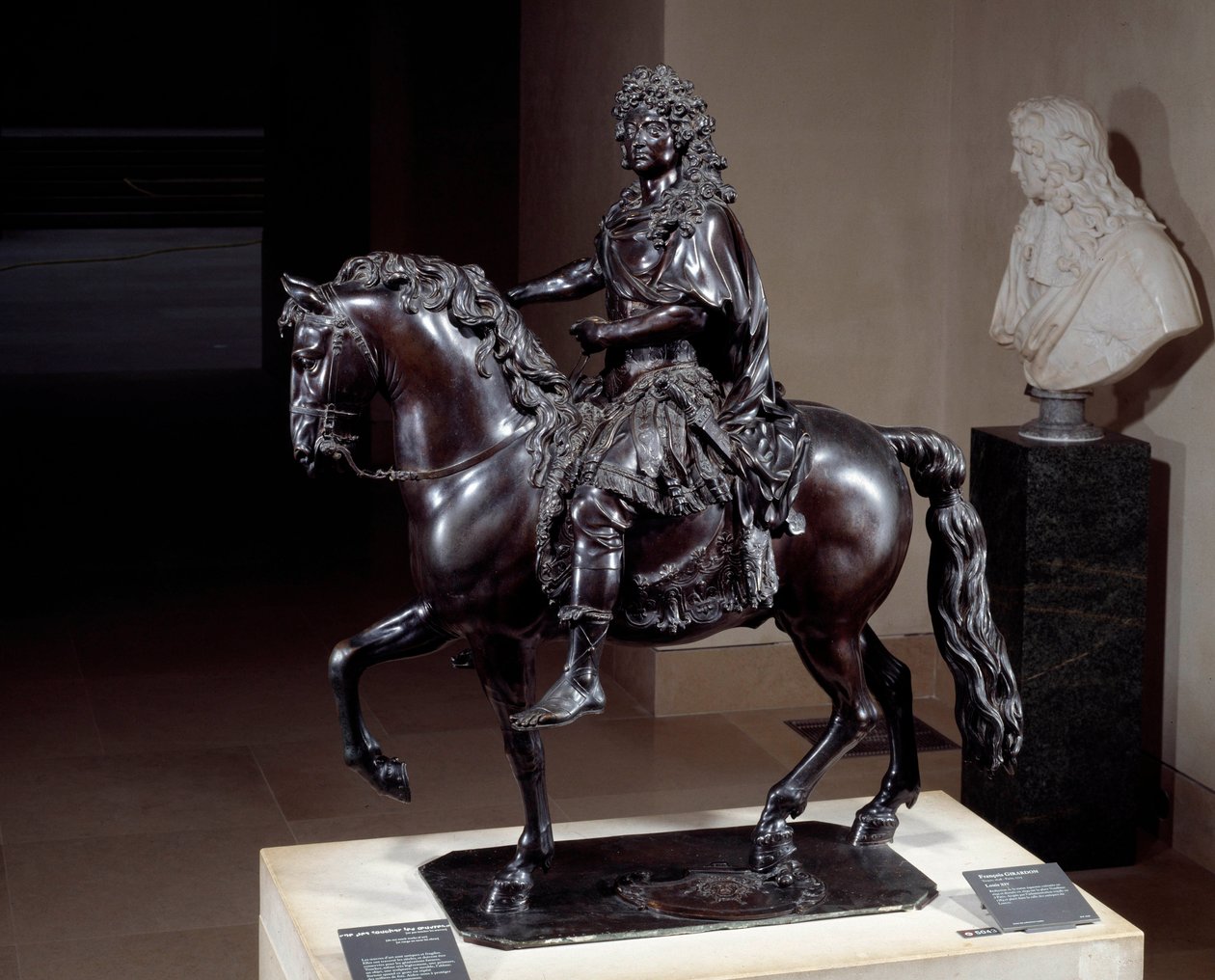 Estátua equestre do Rei Luís XIV (1638-1715) em bronze derretido com cera perdida. Escultura de François Girardon (1628-1715). Século XVII. Sol 1,02x0,98x0,5 m Paris musee du Louvre de Francois Girardon