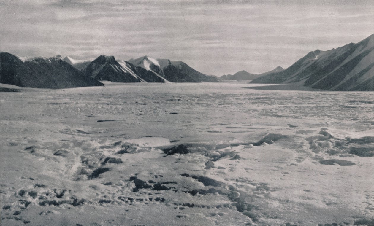 Um Outlet Glacier Valley completamente cheio de gelo, c1911, 1913 de Frank Debenham