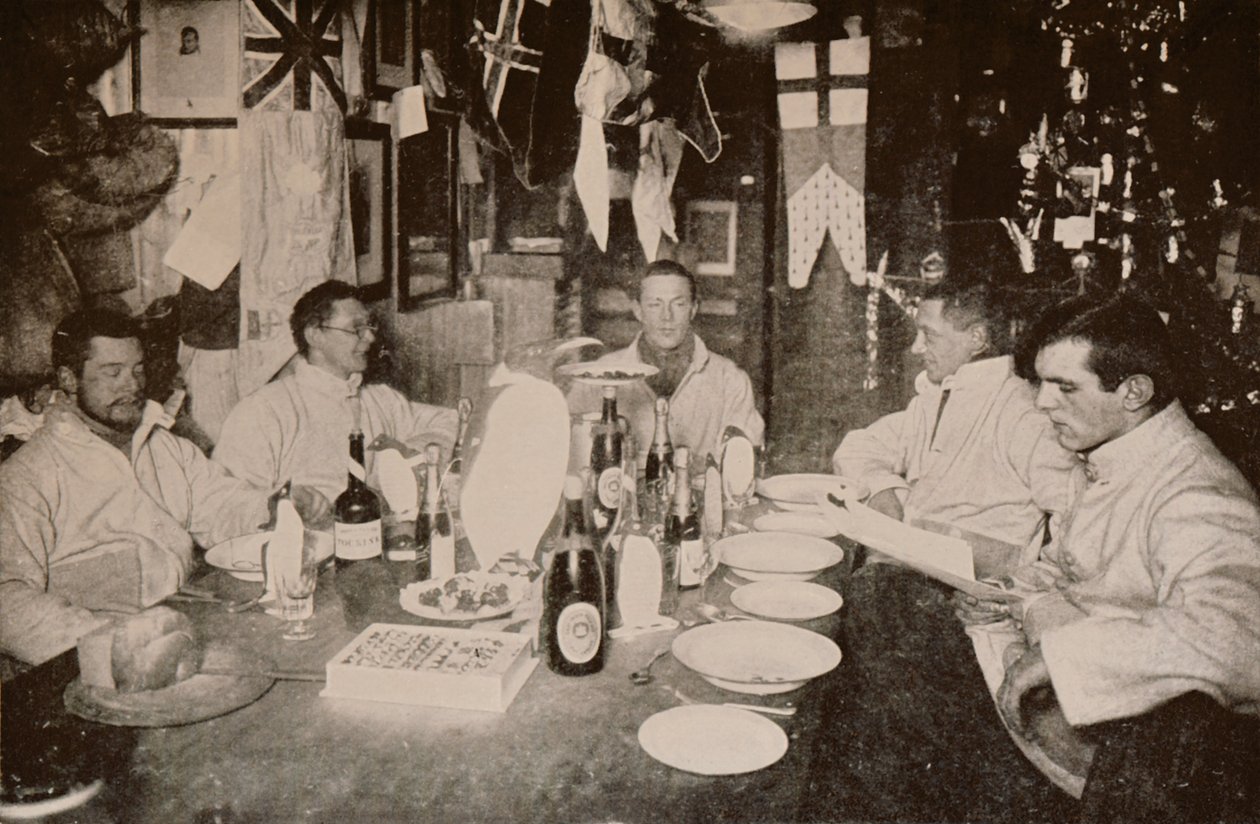 Dia do meio do inverno, 1912 - Os oficiais, 1913. de Frank Debenham
