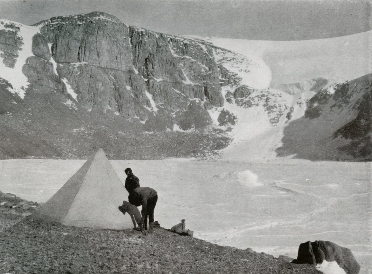The Devils Punch Bowl, um Cwm vazio no canto sudoeste de Granite Harbor, 1912, 1913 de Frank Debenham
