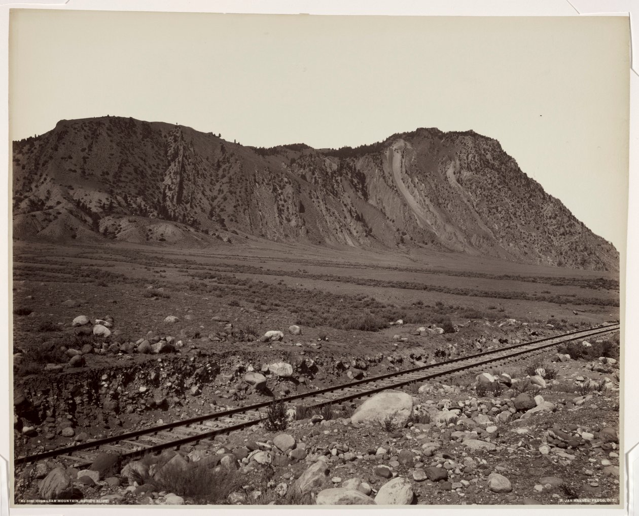 Montanha Cinnabar, Devil Slide, década de 1880. de Frank Jay Haynes