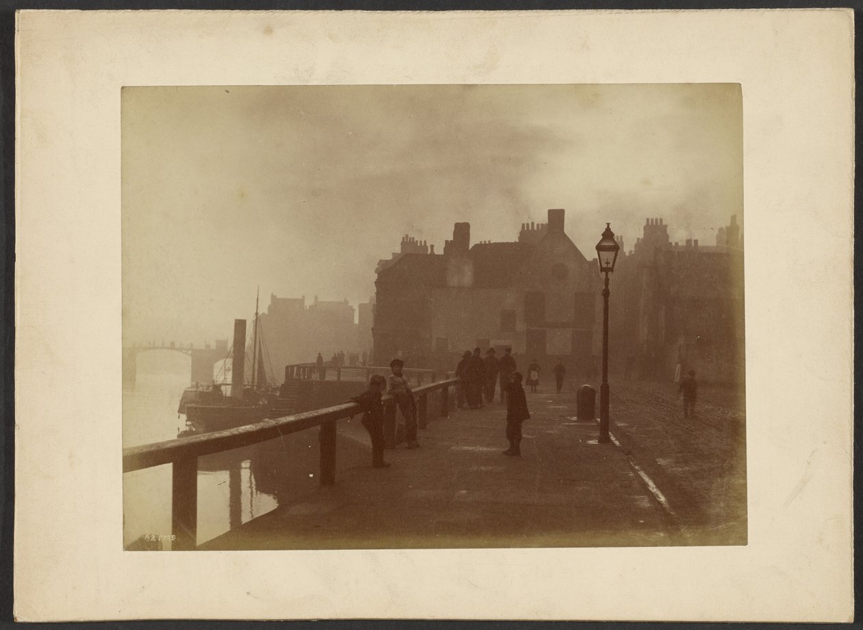 [Coffee House Corner, Whitby] de Frank Meadow Sutcliffe