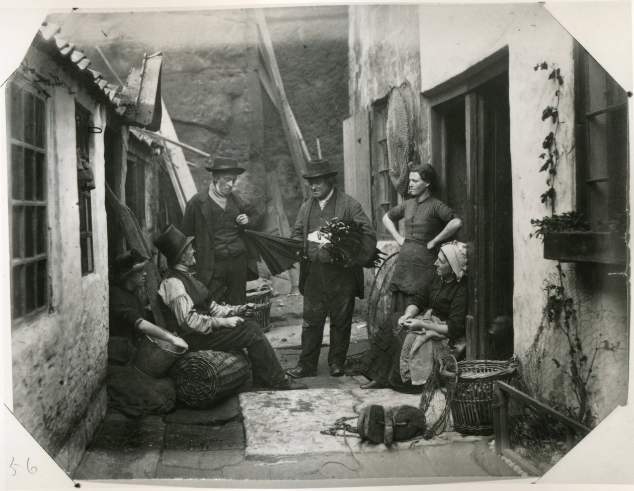 Whitby Fisher Folk, c.1885 (impressão de albumina) de Frank Meadow Sutcliffe