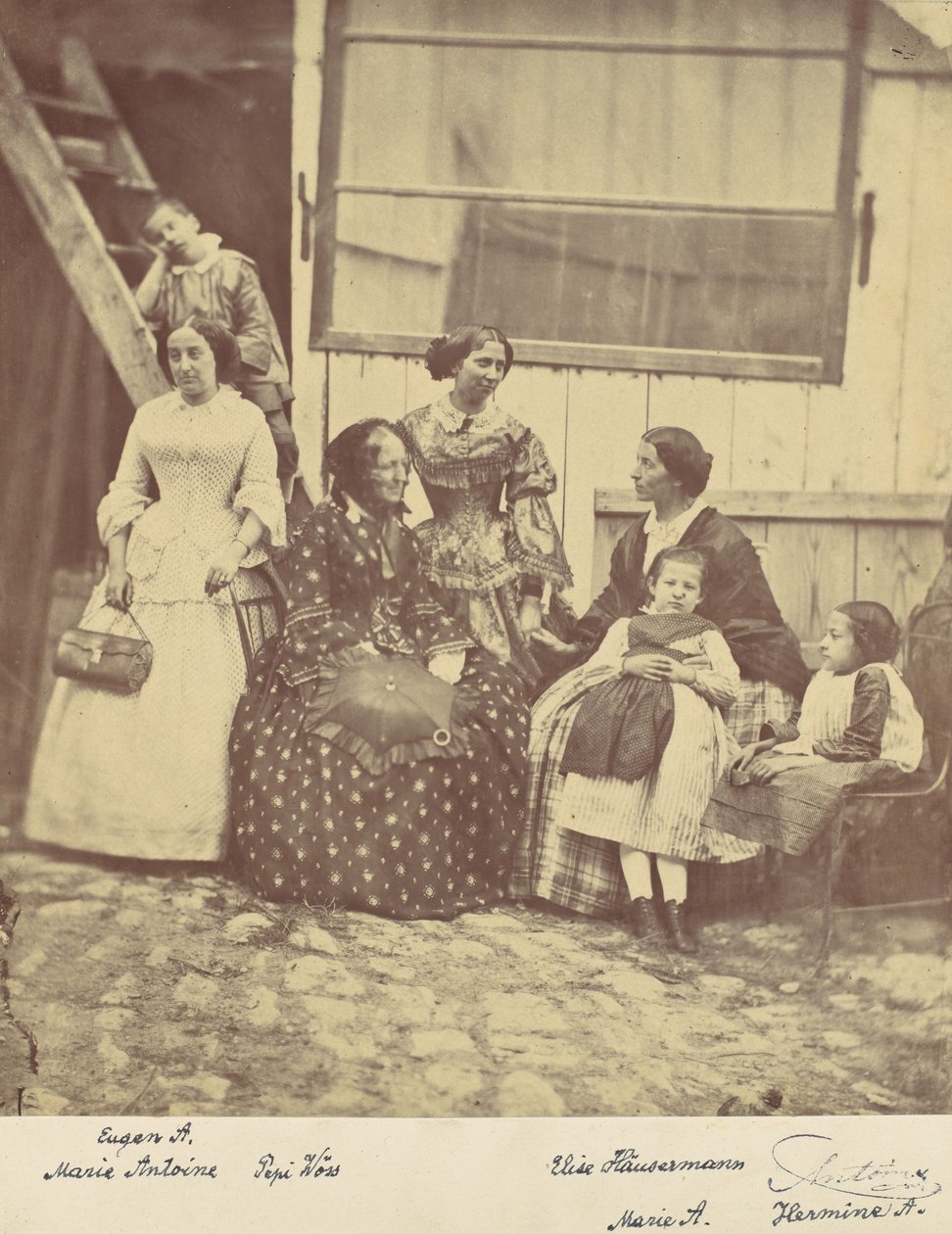 [Retrato de grupo de quatro mulheres e três crianças], 1850-60s. de Franz Antoine