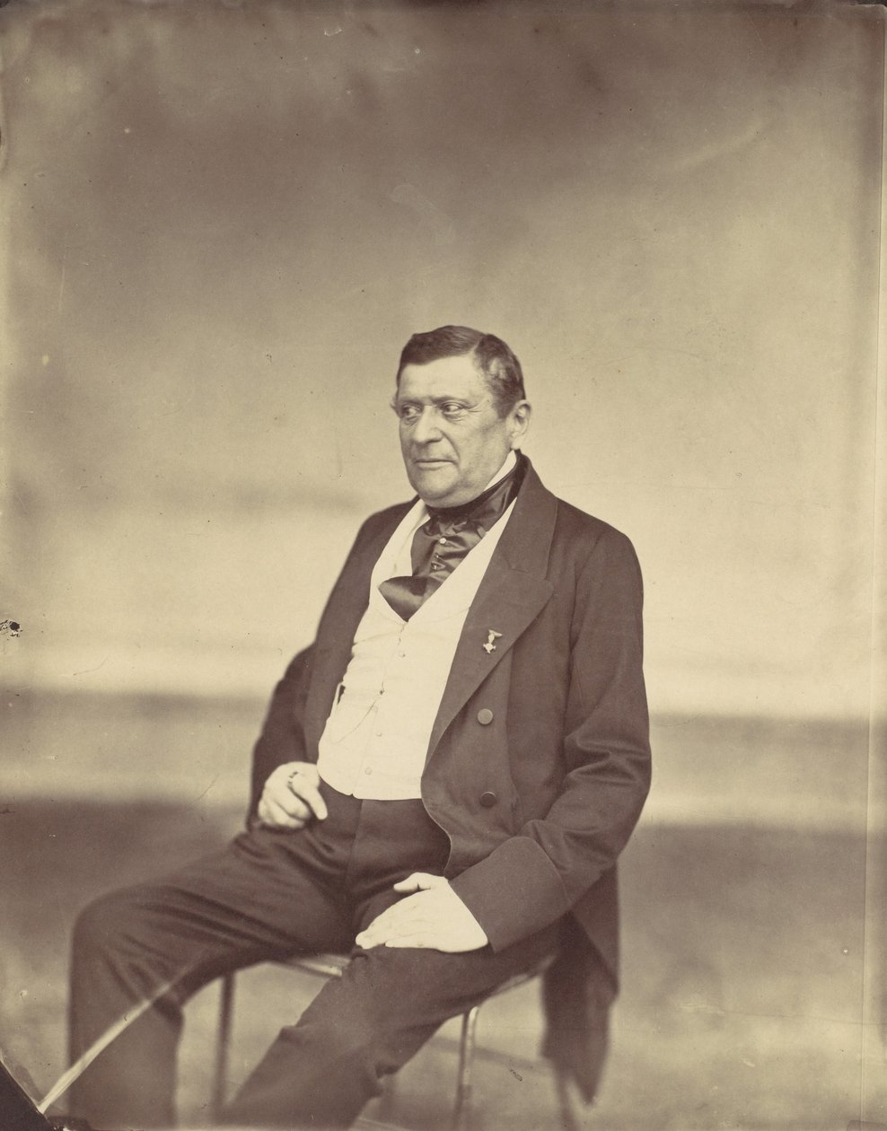 [Homem sentado em colete branco e casaco escuro], 1850s-60s. de Franz Antoine