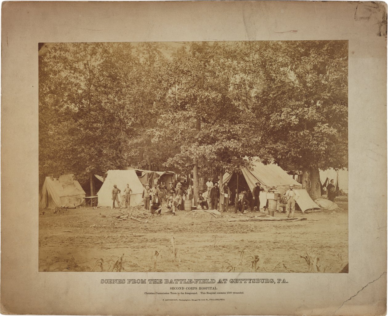 Hospital de campo Union Second Corps, Gettysburg, PA. c.9-11 de julho de 1863 (foto sépia) de Frederick Gutekunst